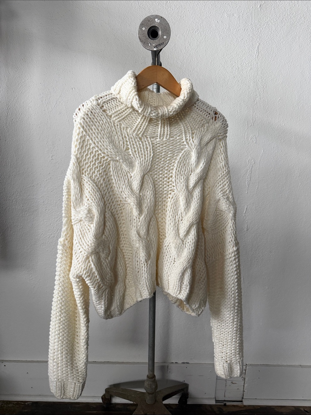 POL Chunky Knit Cropped Sweater Size Large